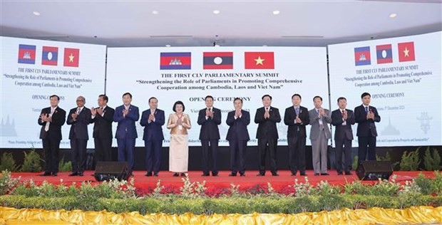 NA Chairman Vuong Dinh Hue attends CLV Parliamentary Summit