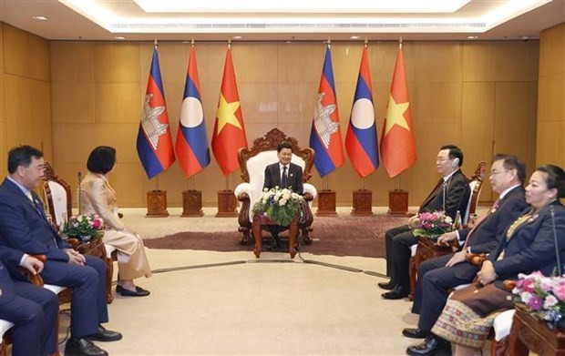 NA Chairman Vuong Dinh Hue attends CLV Parliamentary Summit