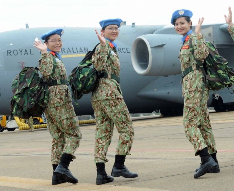 Female soldiers from Level 2 Field Hospital No. 1 departed to join the UN peacekeeping force. (Photo: QT)
