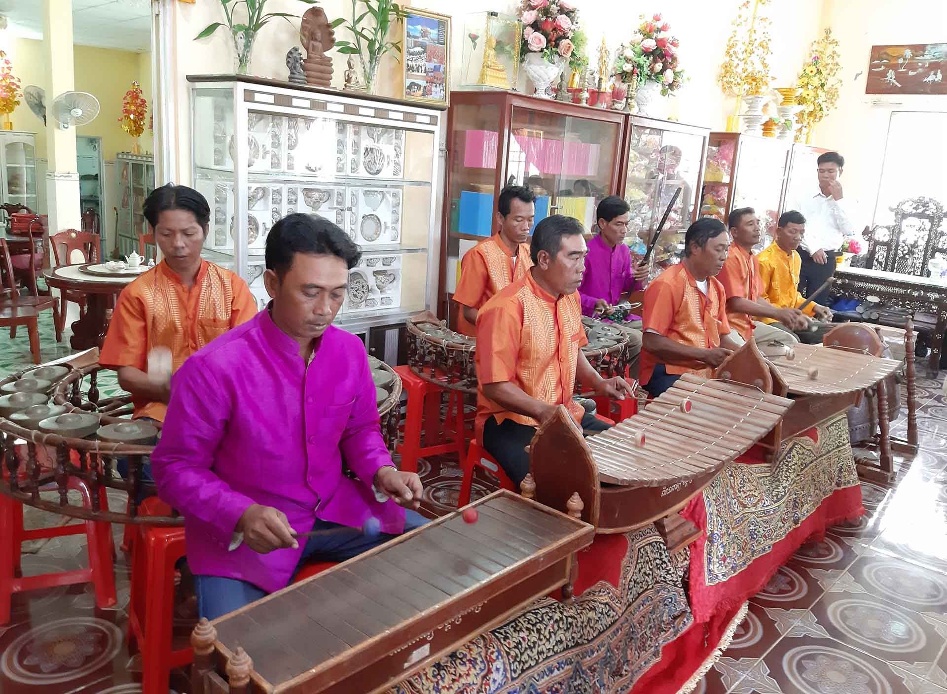 Artisans preserving intangible cultural heritages of Khmer people in Soc Trang