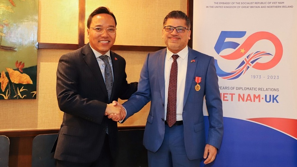 State President's Friendship Medal awarded to AstraZeneca Vietnam Chairman