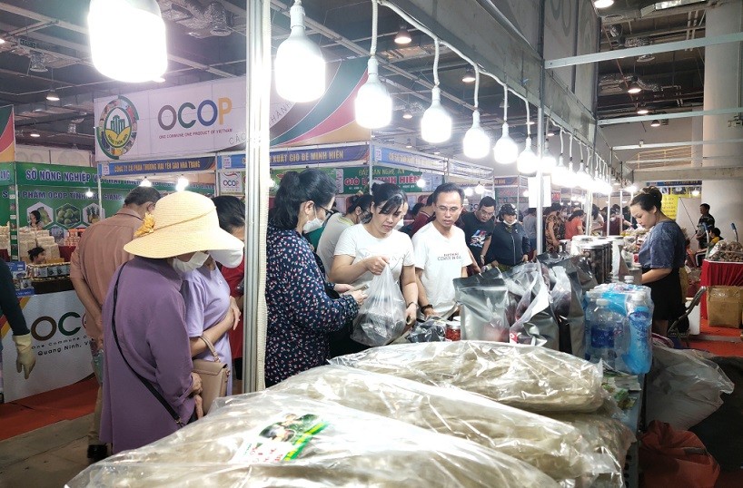 Sản phẩm OCOP Quảng Ninh được đẩy mạnh quảng bá qua các sự kiện, lễ hội du lịch lớn của tỉnh như Tuần Du lịch Hạ Long, lễ hội văn hóa của các địa phương.