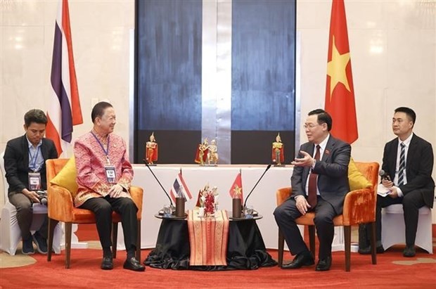 NA Chairman Vuong Dinh Hue receives leaders of Thai Chamber of Commerce, Thai firms