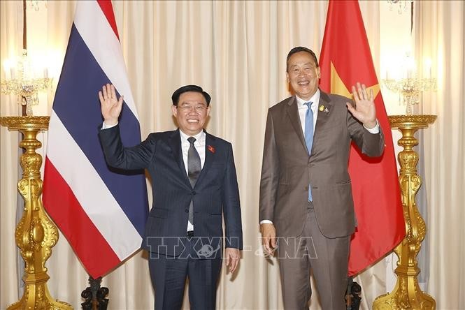NA Chairman Vuong Dinh Hue meets with Thai Prime Minister Srettha Thavisin. (Photo: VNA)