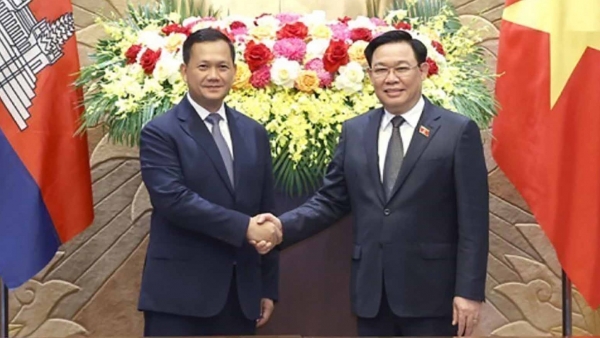 National Assembly Chairman received visiting Cambodian Prime Minister