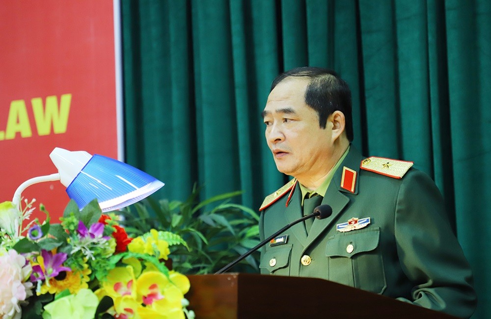 (12.12) Thiếu tướng Ngô Thanh Hải phát biểu tại buổi tập huấn Luật Nhân đạo quốc tế. (Nguồn: Báo Hải quân)