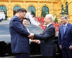 General Secretary Nguyen Phu Trong, Chinese Party leader Xi Jinping hold talks in Hanoi