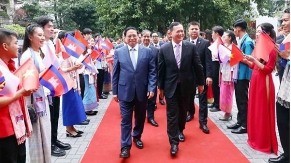 Vietnamese, Cambodian Prime Ministers talk to FTU students