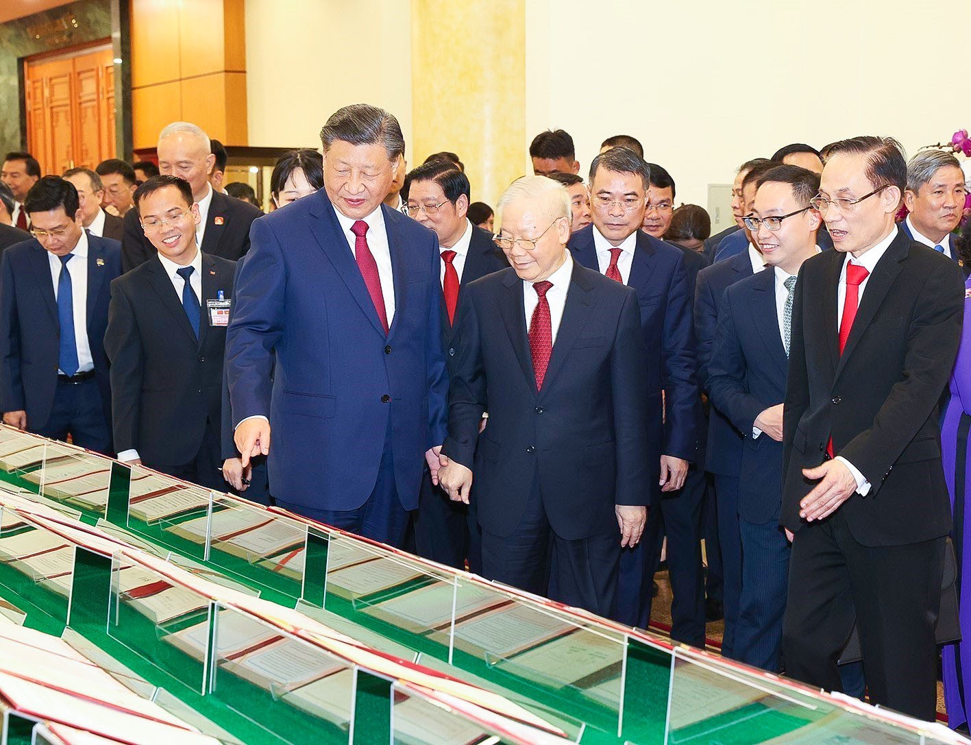 Vietnam, China leaders witnessed signing 36 cooperation documents