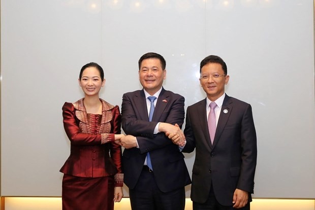 Vietnam, Cambodia Ministers promote cooperation in industry and trade