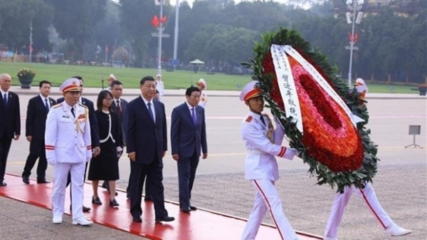 Chinese Party General Secretary and President Xi Jinping pays tribute to President Ho Chi Minh