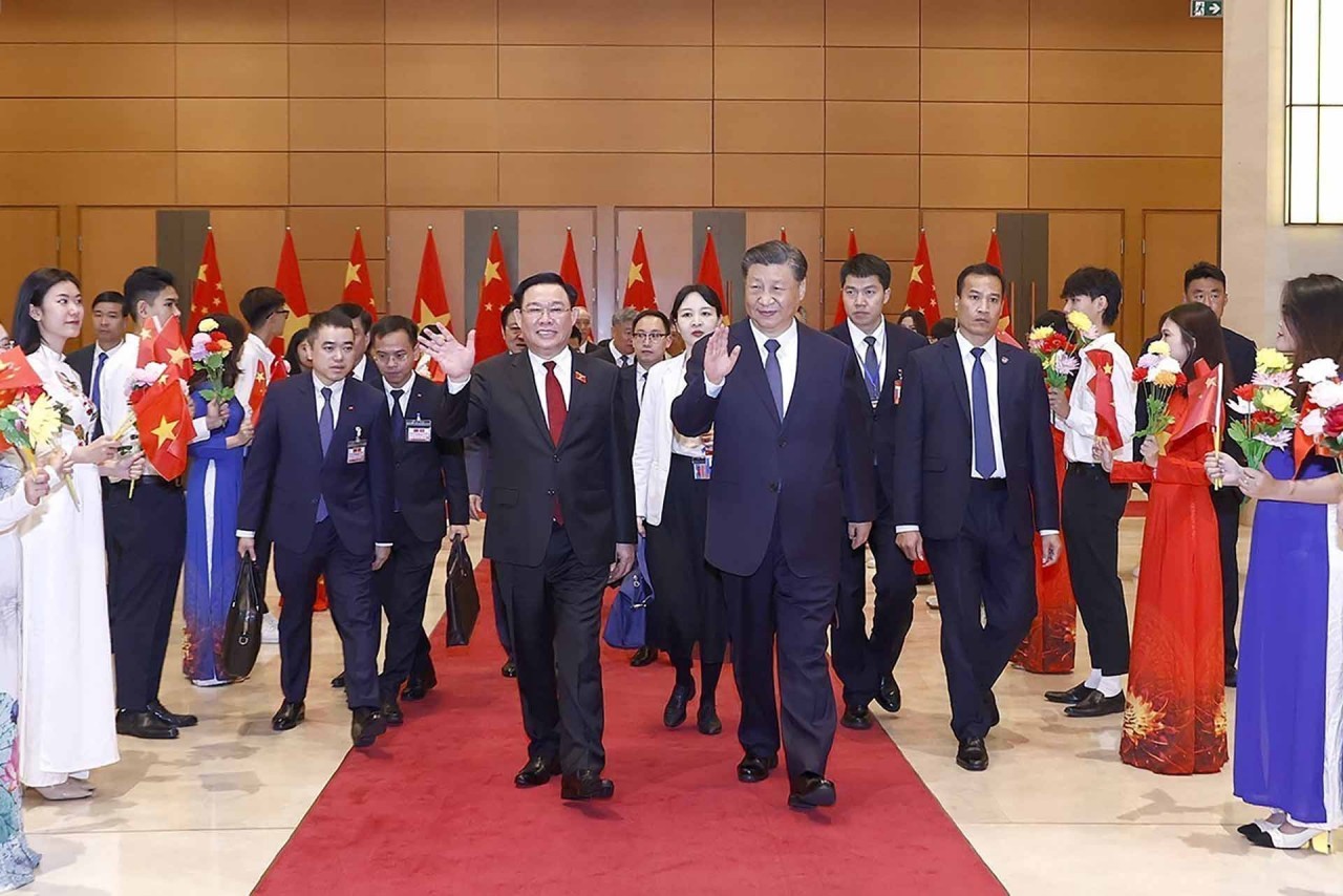 NA Chairman meets Vuong Dinh Hue Chinese General Secretary and President Xi Jinping