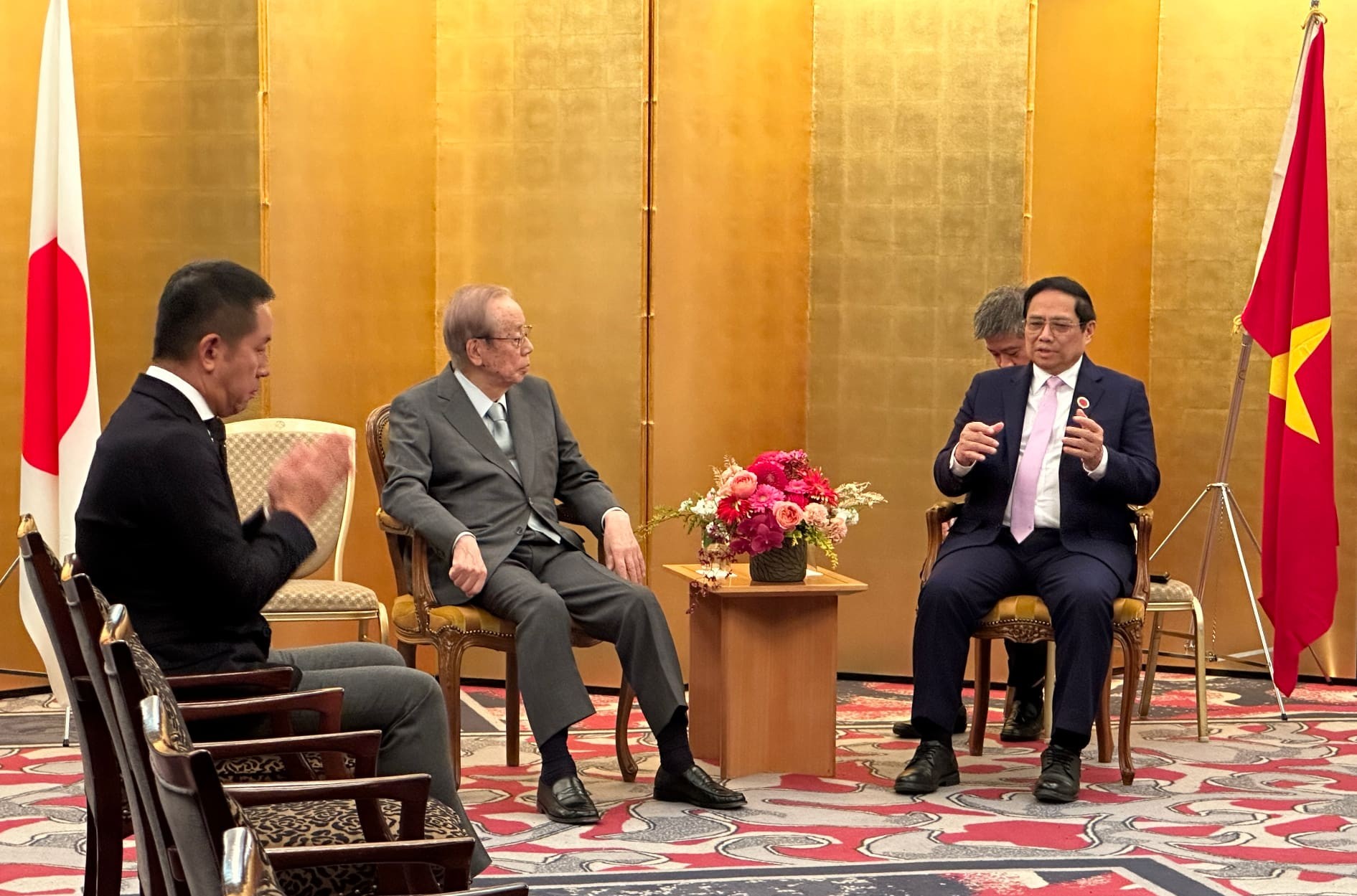 PM Pham Minh Chinh receives former Japanese PM Fukuda Yasuo