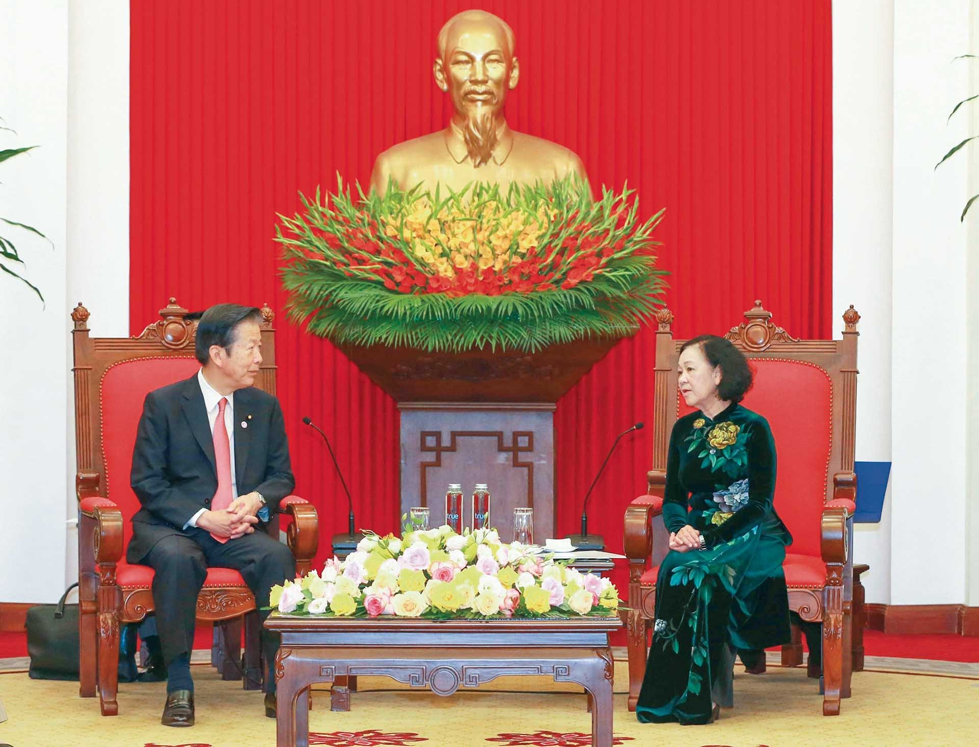 Permanent member of the CPV Central Committee’s Secretariat, Chairwoman of the CPV Central Committee’s Organisation Commission Truong Thi Mai received Chief Representative of the Komeito party Yamaguchi Natsuo, August 2023.