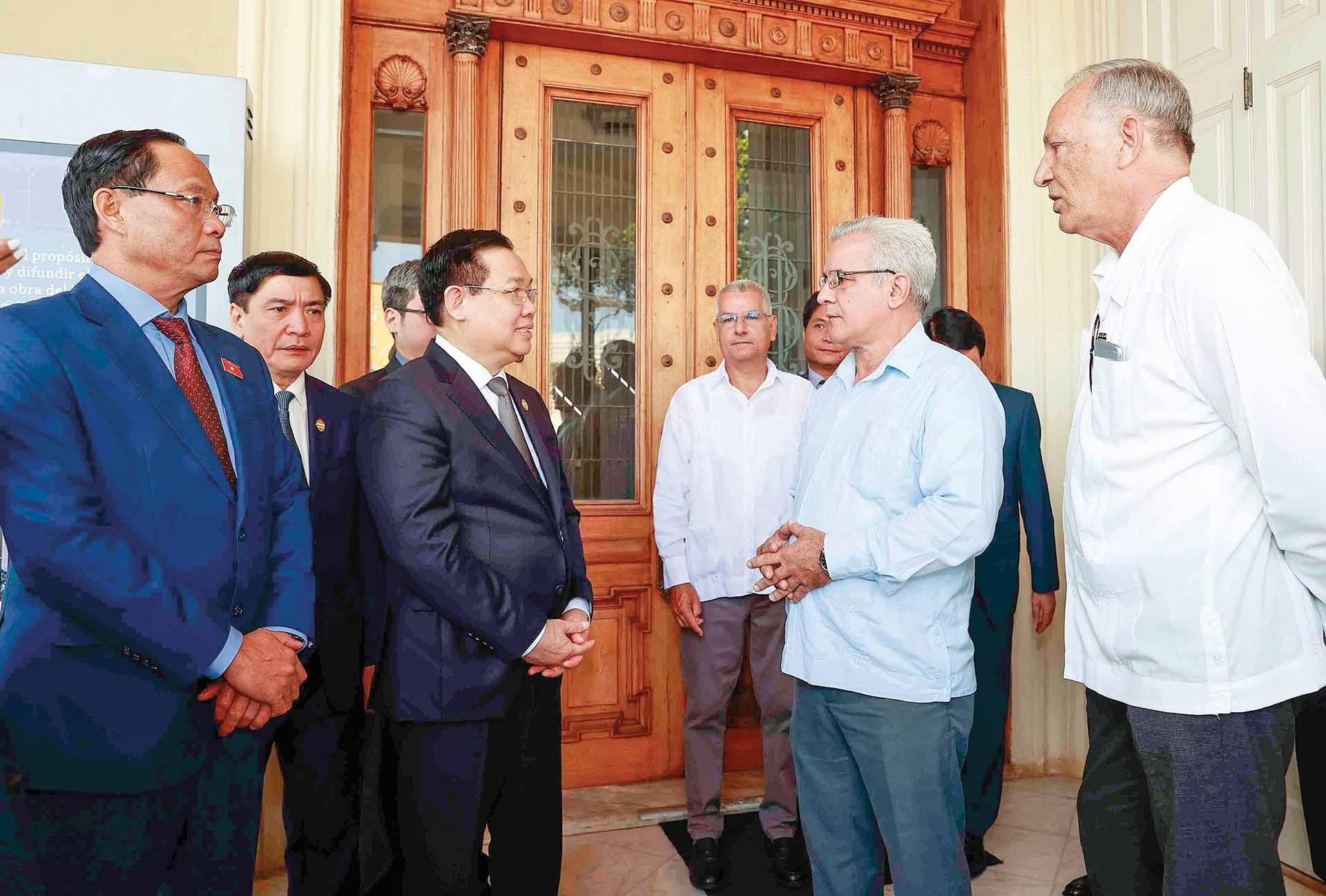 National Assembly Chairman Vuong Dinh Hue visited the Fidel Castro Ruz Center on the occasion of his official visit to Cuba, April 2023.