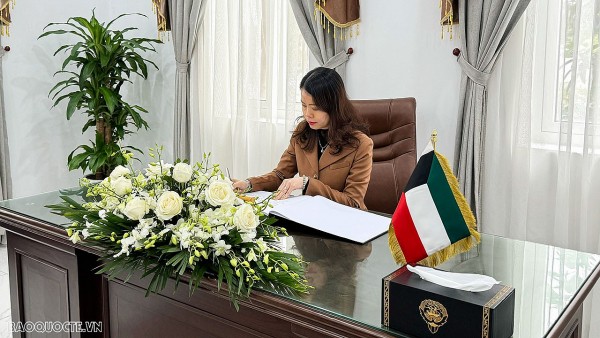 Lãnh đạo Bộ Ngoại giao ghi sổ tang tưởng niệm Quốc vương Kuwait Sheikh Nawaf Al-Ahmad Al-Jaber Al-Sabah