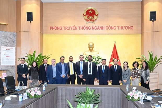 Minister hosts UAE firm seeking business opportunities in Vietnam