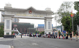 Activities at Lao Cai int’l border gate surge toward year-end