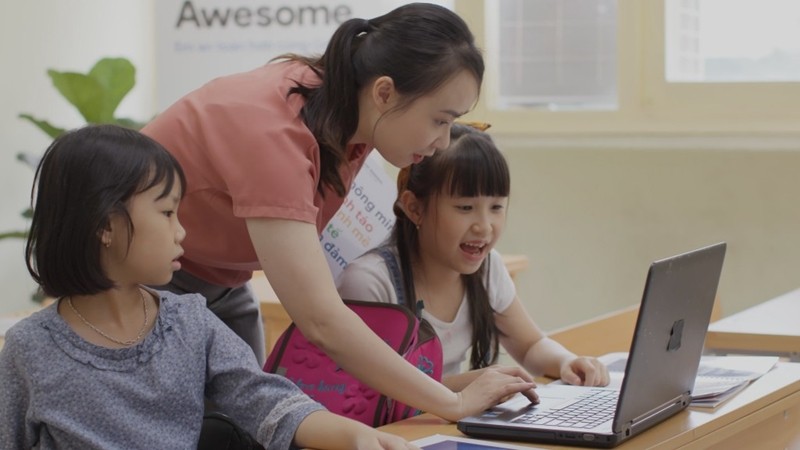 Education to prevent children from falling into "black hole" in virtual world: Official