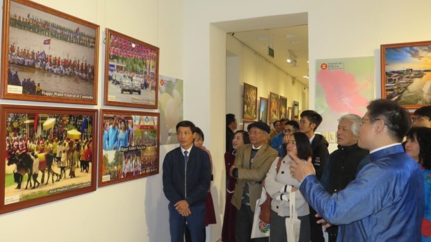 Photo exhibition on ASEAN culture underway in Thua Thien-Hue