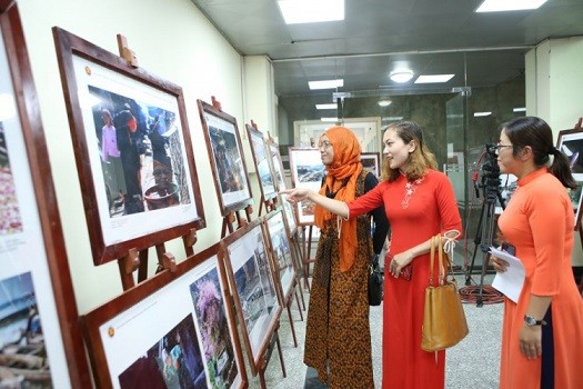Triển lãm ảnh về Cộng đồng ASEAN tại Lâm Đồng