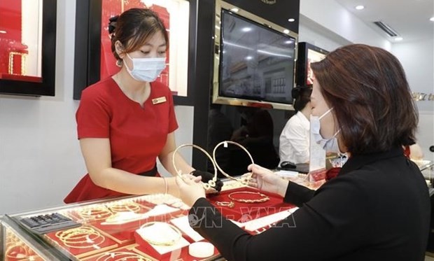 Gold prices forecast to continue rising in short term | Business | Vietnam+ (VietnamPlus)