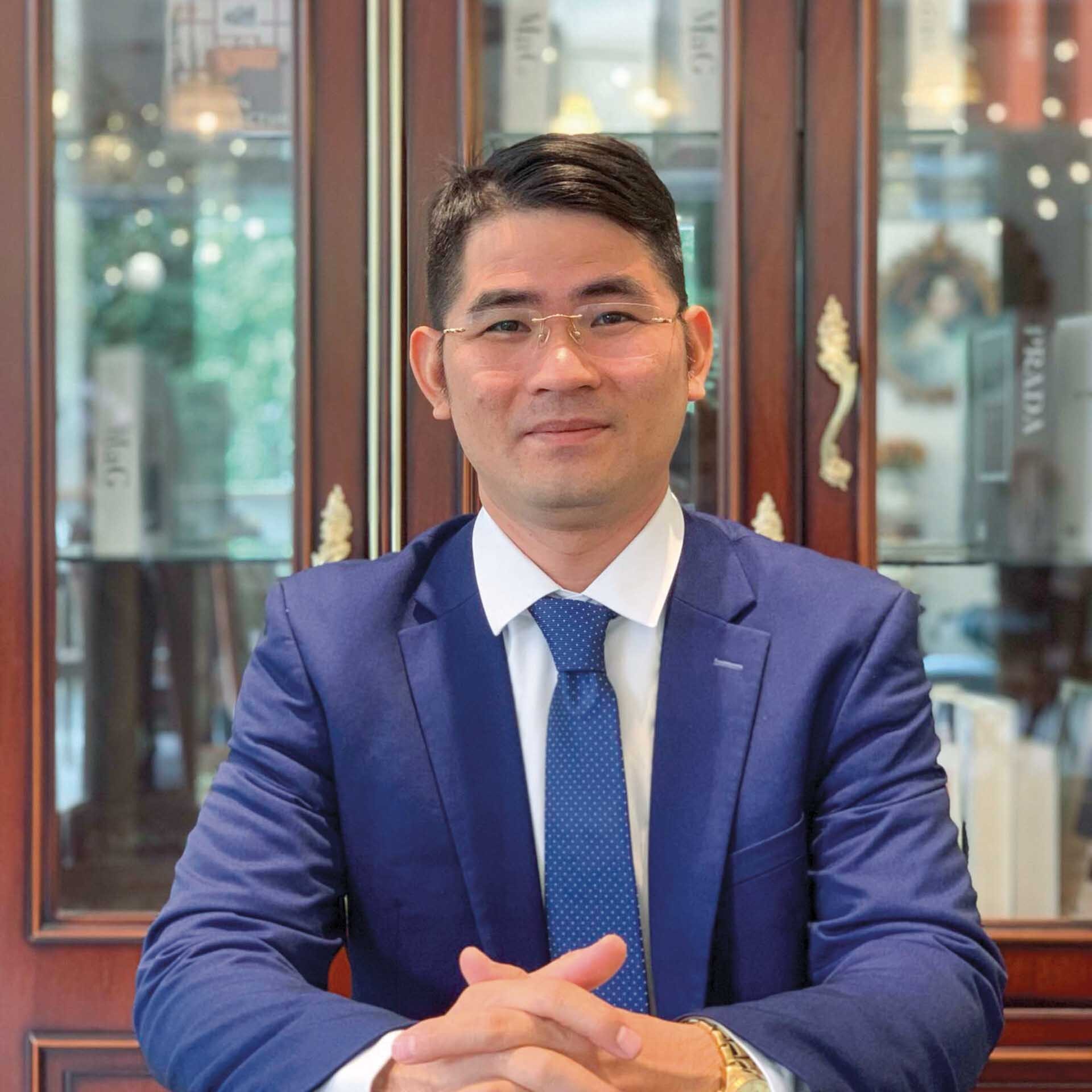 TS. C&ugrave; Văn Trung.