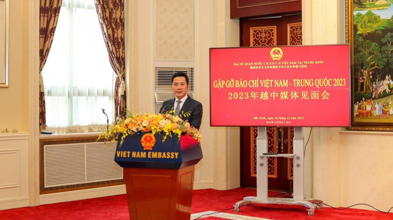 Vietnam Embassy in China meets press agencies ahead of New Year