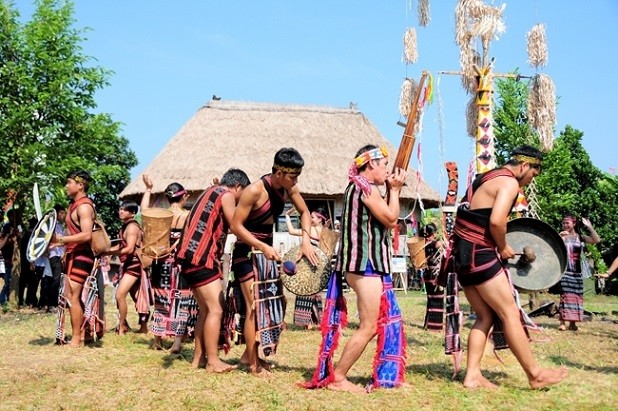 Central Highlands preserves traditional culture, tightening solidarity