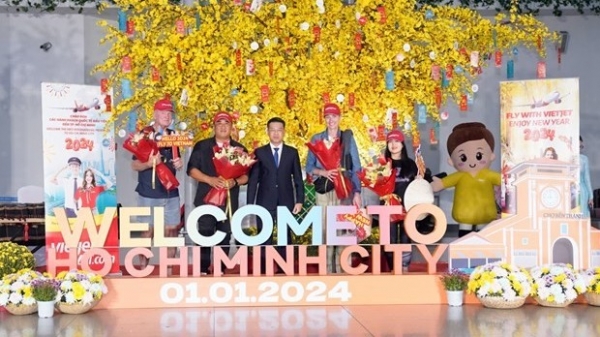 Vietjet welcomes int'l passengers on first New Year day