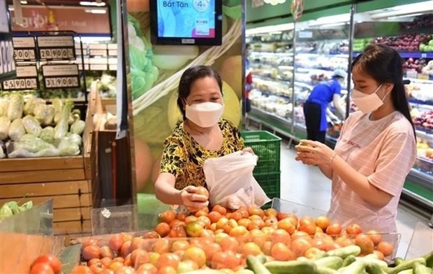 According to economists, despite a host of difficulties forecast for 2024, inflation will not be a big issue for Vietnam in the year. (Photo: VNA)