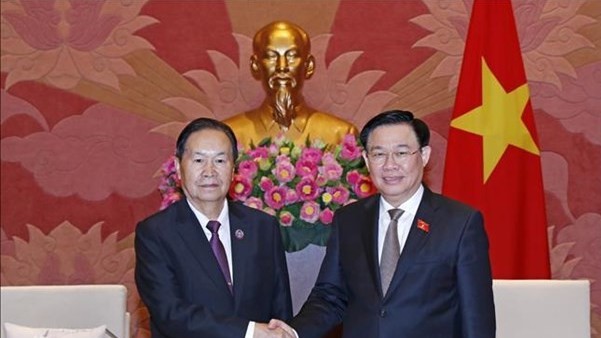 NA Chairman Vuong Dinh Hue welcomes Vice President of Lao legislature