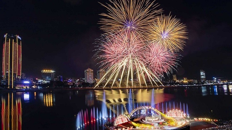 Da Nang continues to hold fireworks festival to stimulate tourism