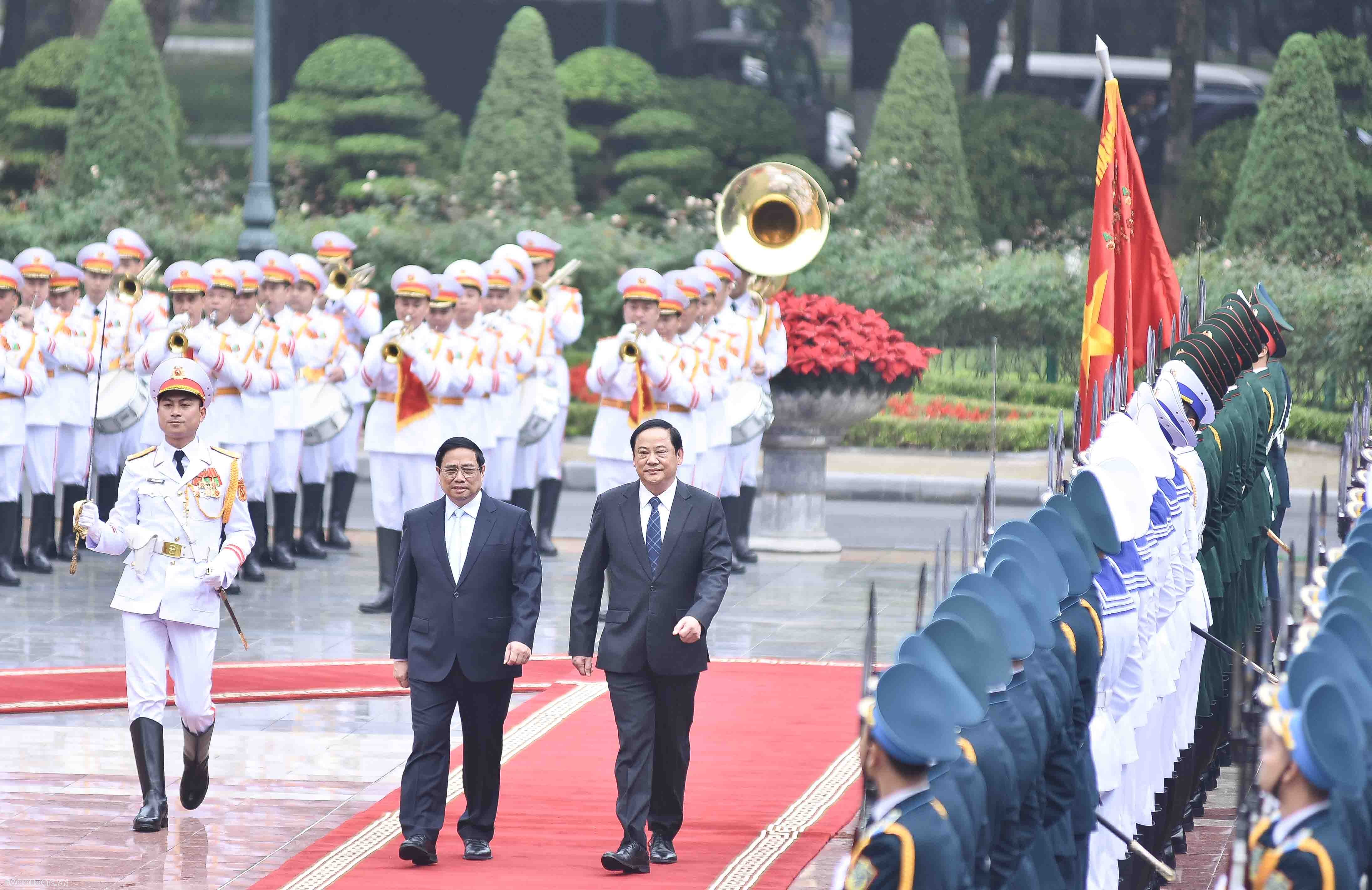 Thủ tướng Phạm Minh Chính và Thủ tướng Sonexay Siphandone đã có cuộc gặp nhân dịp dự Hội nghị cấp cao ASEAN - Hội đồng Hợp tác Vùng Vịnh (GCC) tại Saudi Arabia hồi tháng 10.