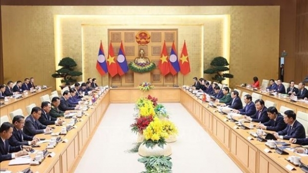 Vietnamese, Lao Prime Ministers agrees to increase the exchange of high-level visits and contacts