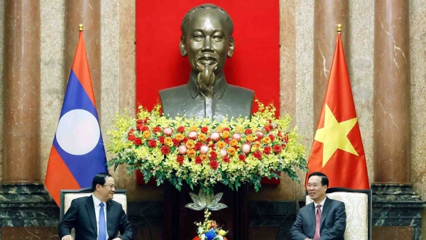 President Vo Van Thuong hosts Lao Prime Minister in Hanoi