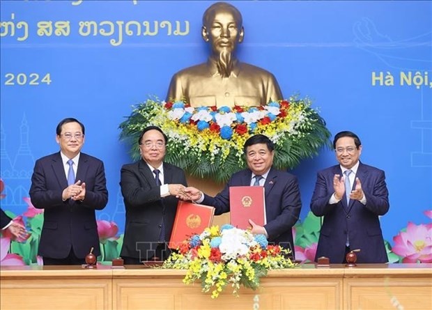 Vietnam, Laos agree on major cooperation orientations for 2024: Prime Ministers