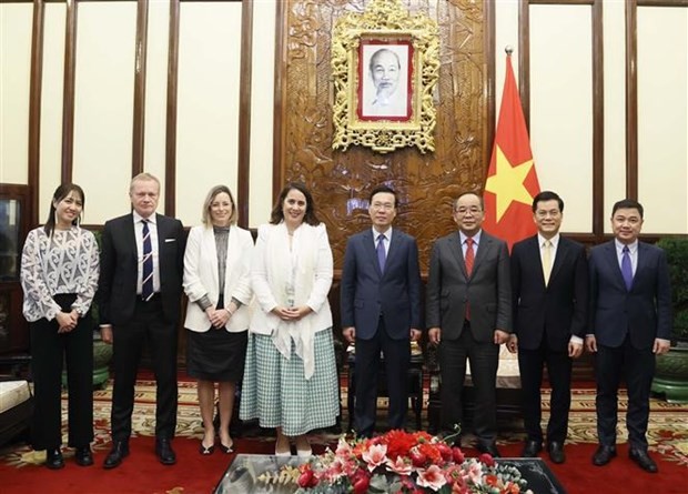 President receives outgoing New Zealand, Peruvian Ambassadors