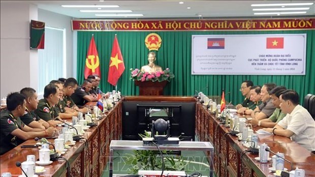 Cambodian delegation visits Vinh Long, extending  Lunar New Year wishes