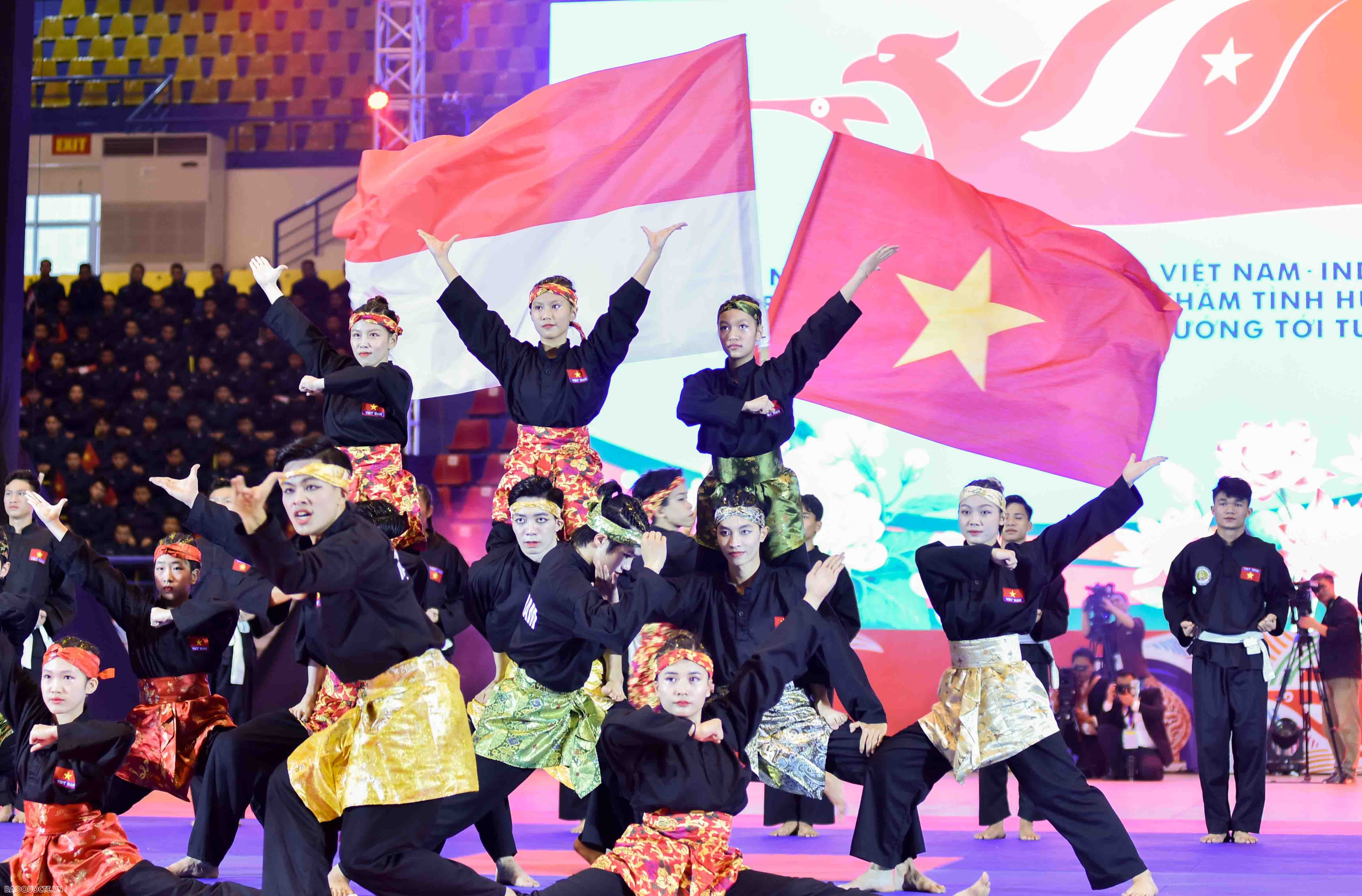 Presidents of Vietnam, Indonesia enjoy martial arts performances