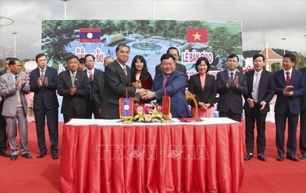Vietnam-Laos Friendship Park handed over in Houaphanh