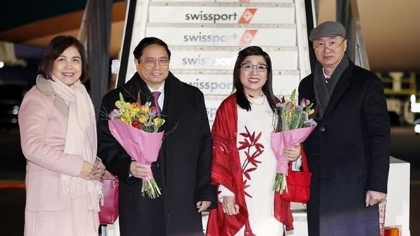 PM Pham Minh Chinh lands in Switzerland, starting trip to attend WEF Annual Meeting 2024