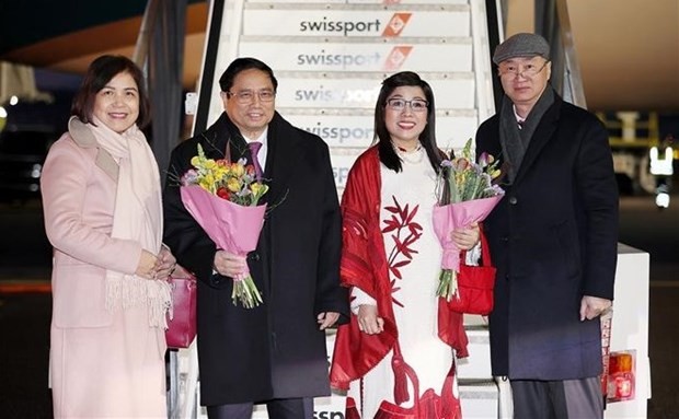 PM Pham Minh Chinh lands in Switzerland, starting trip to attend WEF Annual Meeting 2024