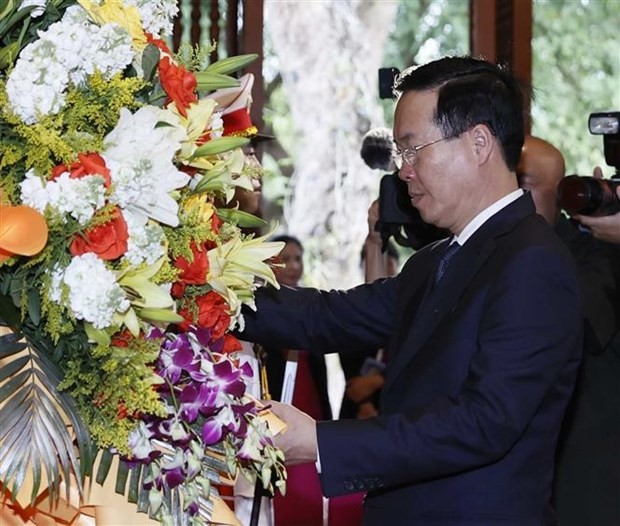 State leader pays homage to President Ho Chi Minh in Nghe An
