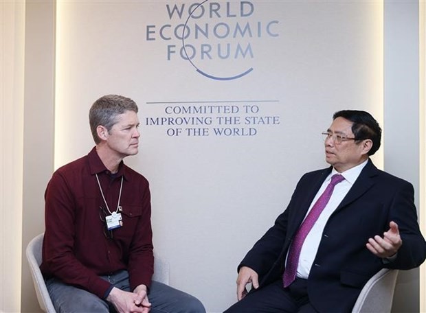 PM Pham Minh Chinh receives leaders of world leading businesses in Davos