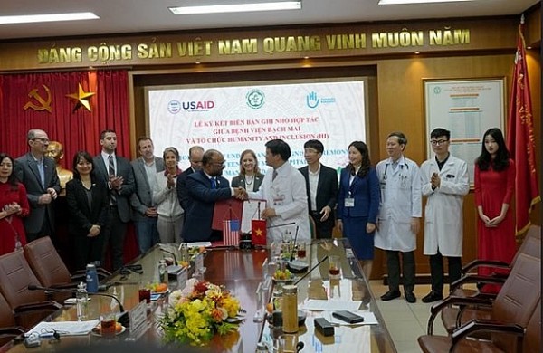 US Mission helps improve stroke care in Vietnam
