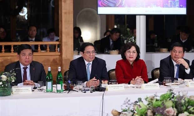 Prime Minister Pham Minh Chinh calls for assistance in building financial centres in Vietnam