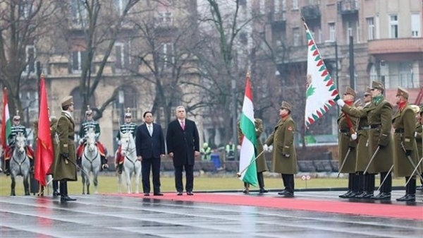 Hungarian PM Viktor Orbán hosts welcome ceremony for PM Pham Minh Chinh