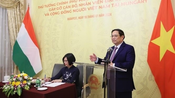 PM Pham Minh Chinh meets Vietnamese community in Hungary