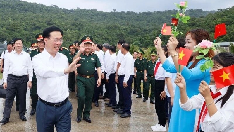 President Vo Van Thuong pays pre-Tet visit to people, soldiers in Kien Giang